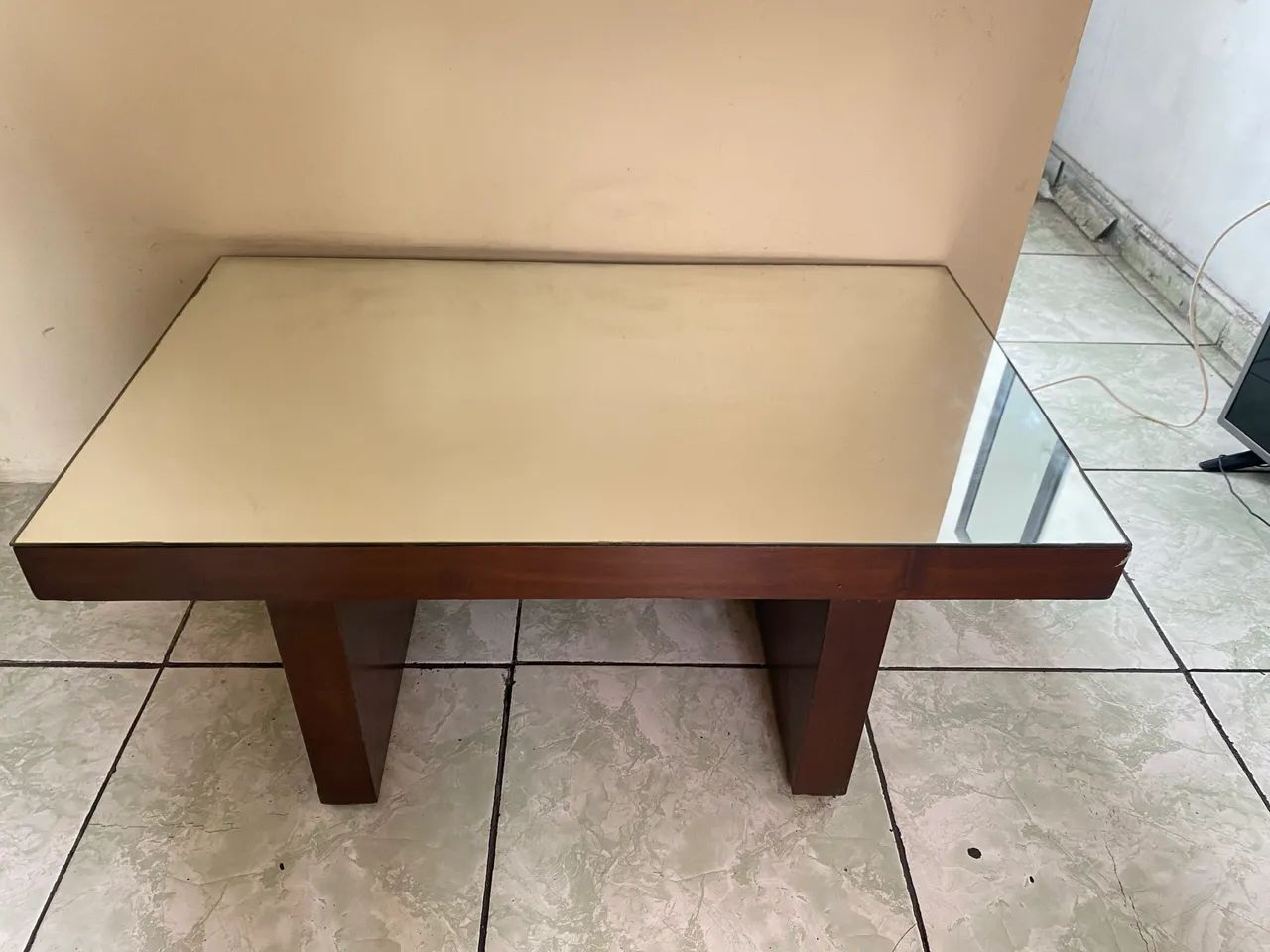 Mesa de centro de madeira com tampo espelhado - Foto 5