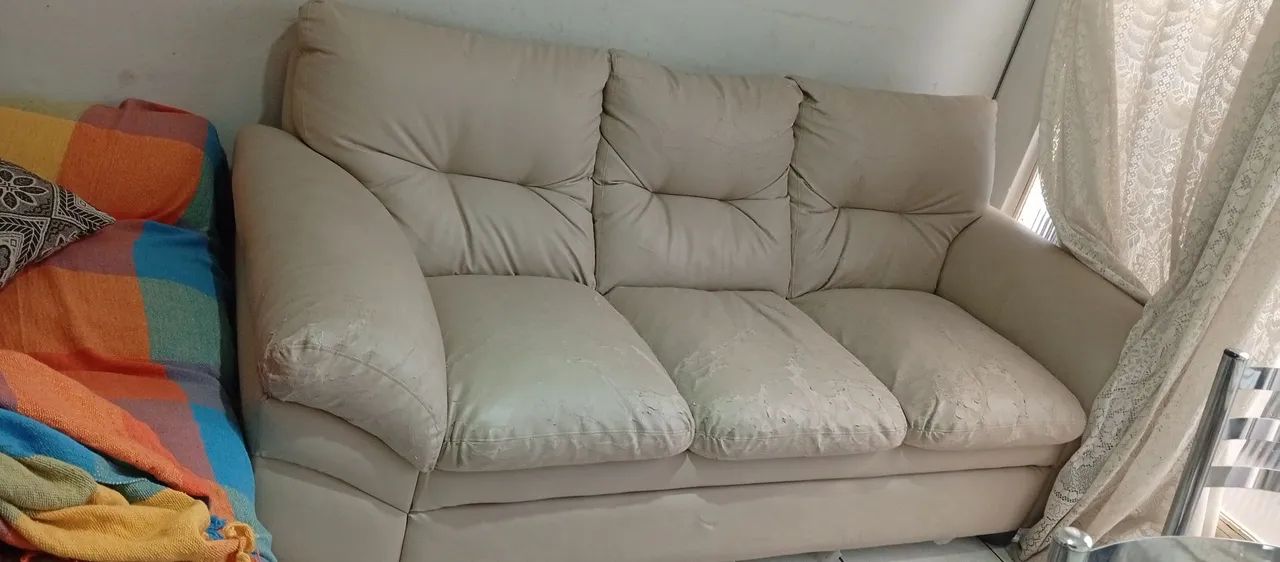 Sofá 2 e 3 lugares courino seminovos  - Foto 4