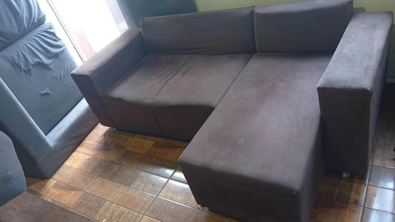 Sofá retrátil em L .