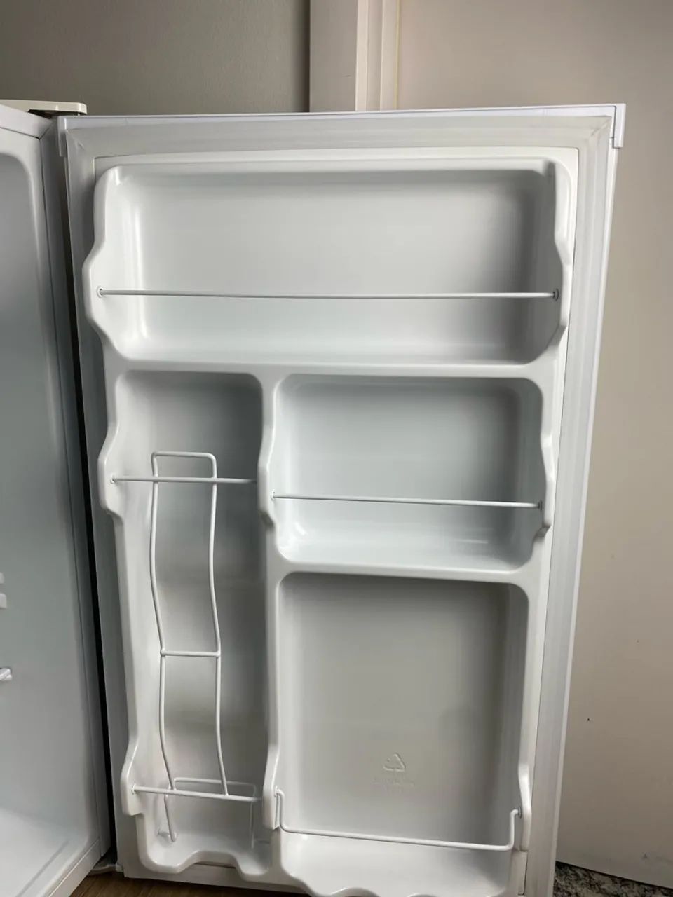 Frigobar MIDEA 124 litros Branco - Foto 4