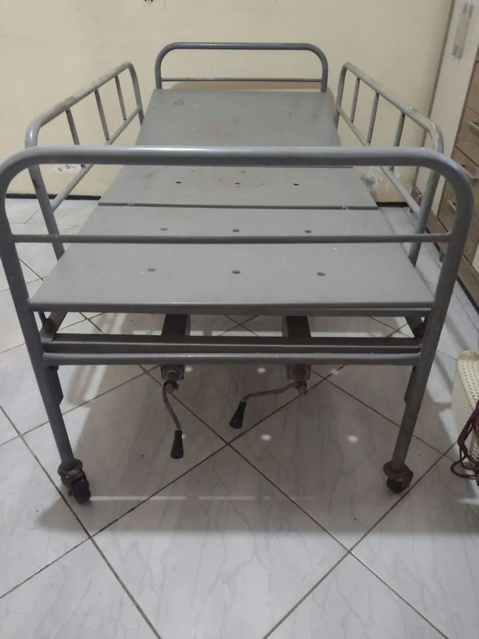 Cama hospitalar 2 movimentos 