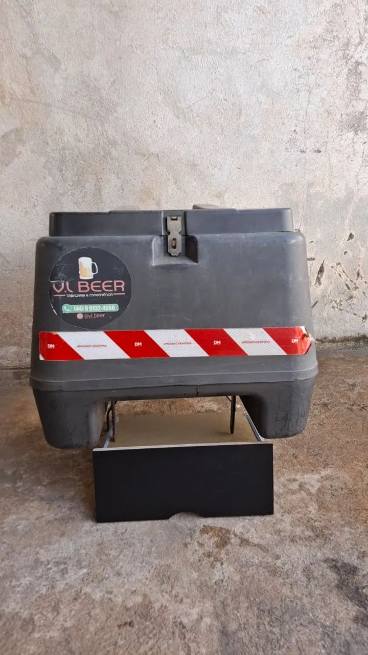 Baú com suporte 80L