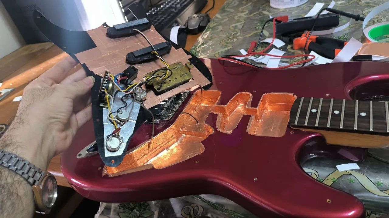 Luthier, Blindagem elétrica para instrumentos, guitarra, baixo... - Foto 3