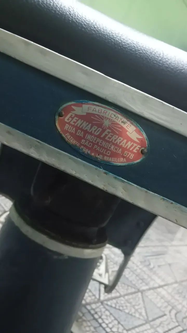 Cadeira de Barbeiro Ferrante *Original 80 anos*  - Foto 3