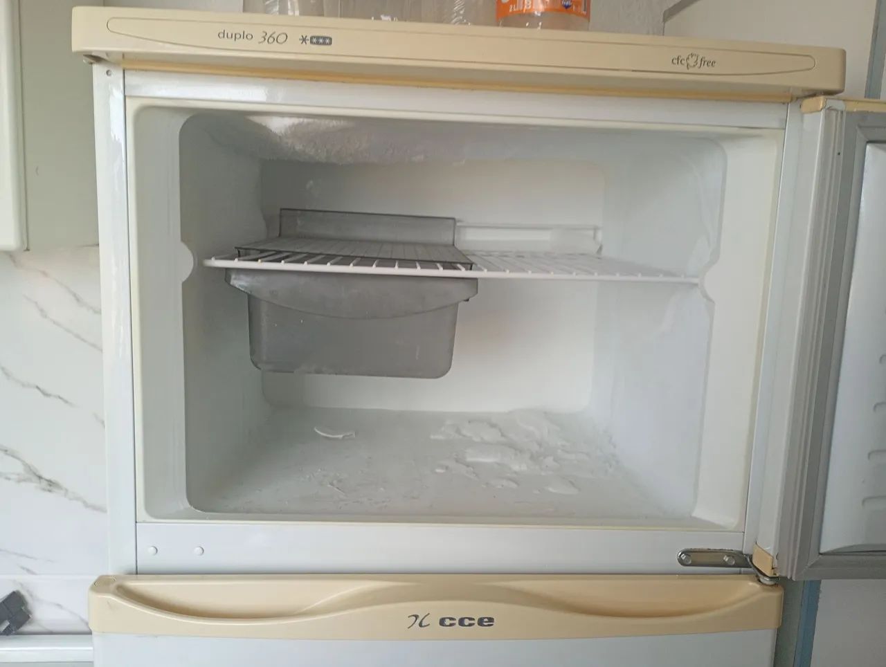 Vendo geladeira cce - Foto 3