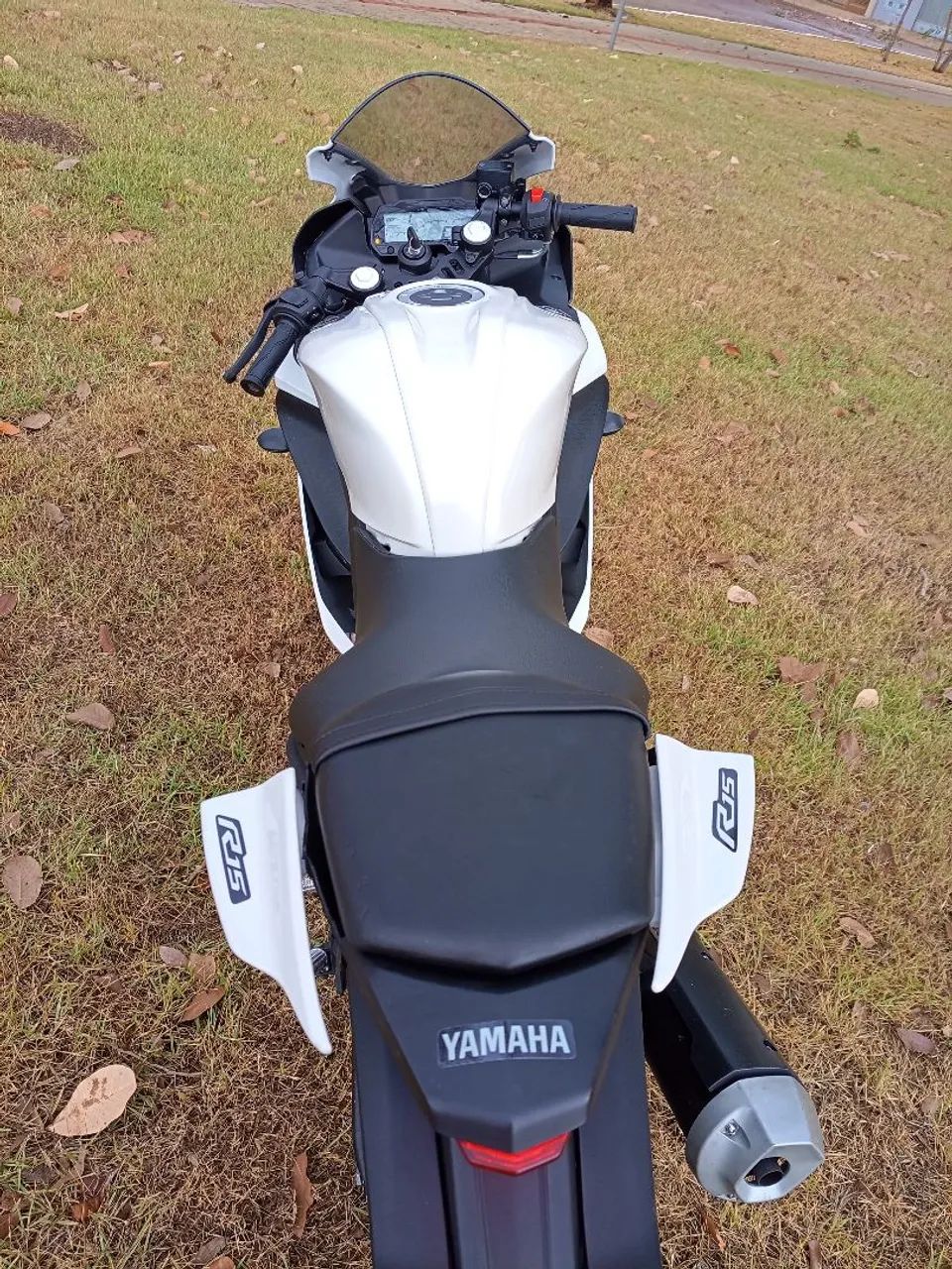 R15 YAMAHA  - Foto 5