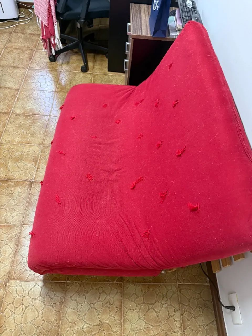 Futon - Sofa Cama Casal Oriental Vermelho Com Madeira Maciça - Foto 4