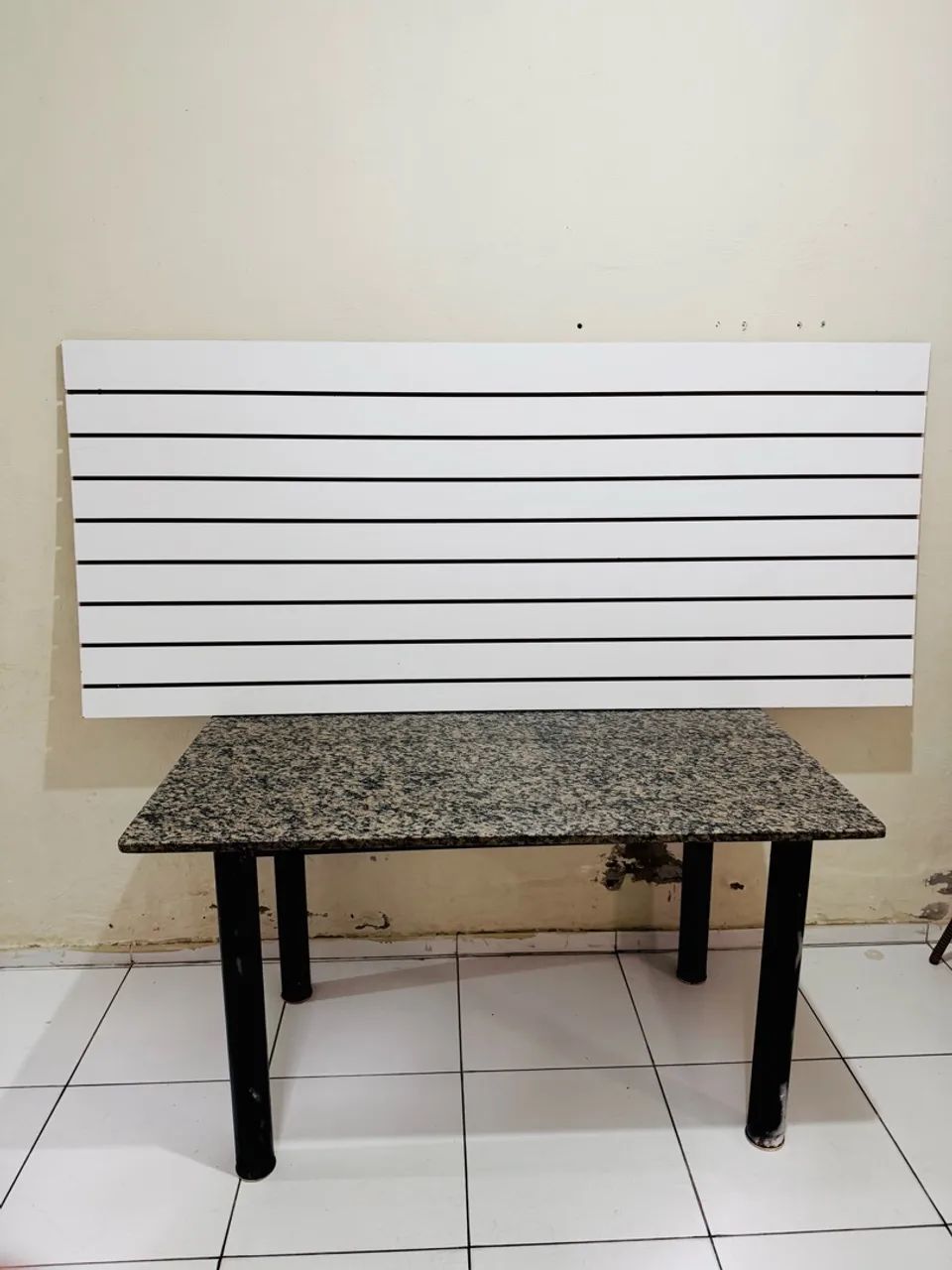 Painel Expositor Canelado C/Ganchos 