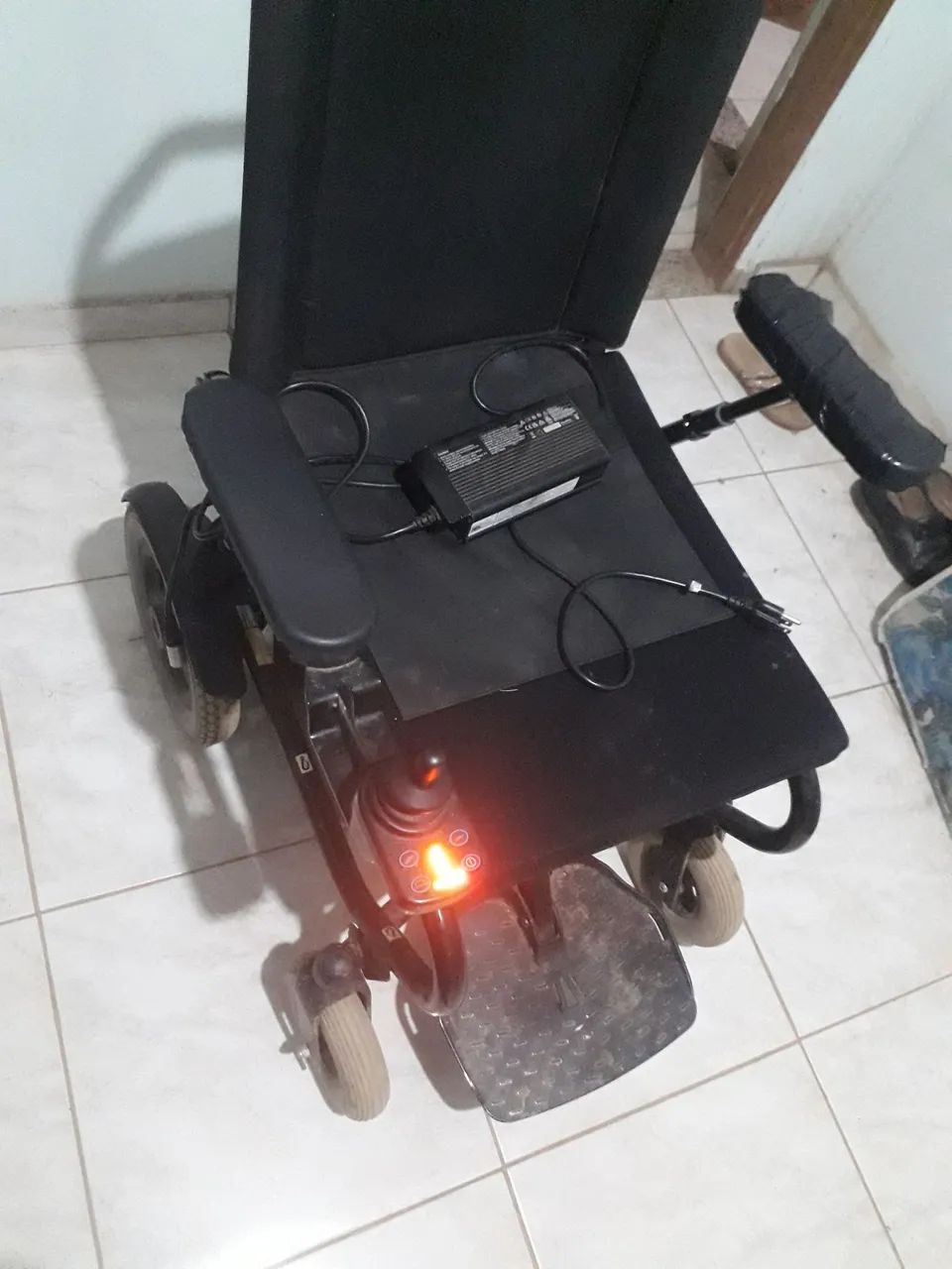 Cadeira de rodas  elétrica  - Foto 3
