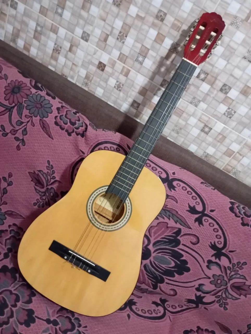 Violão semi-novo 