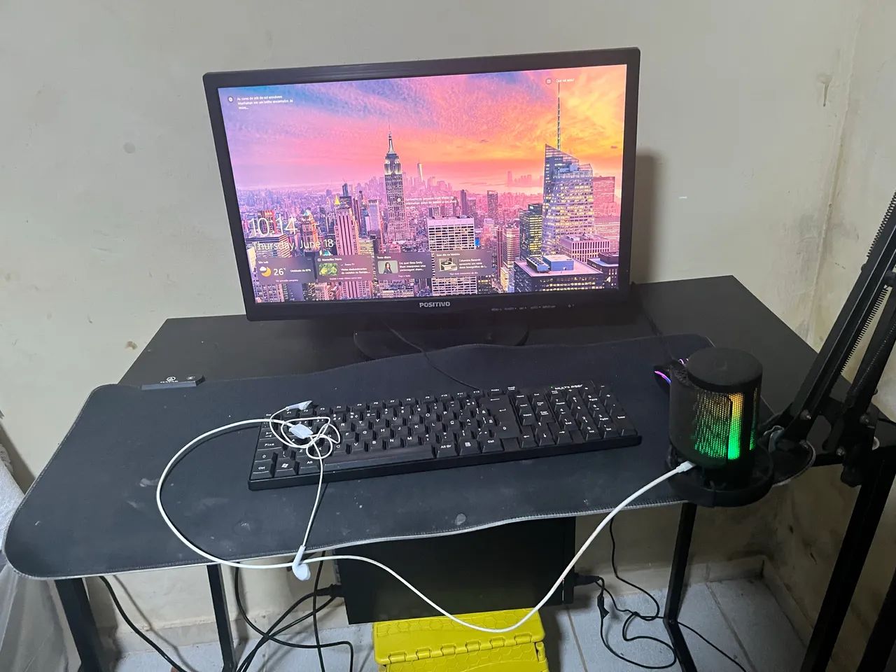 Computador em perfeito estado 