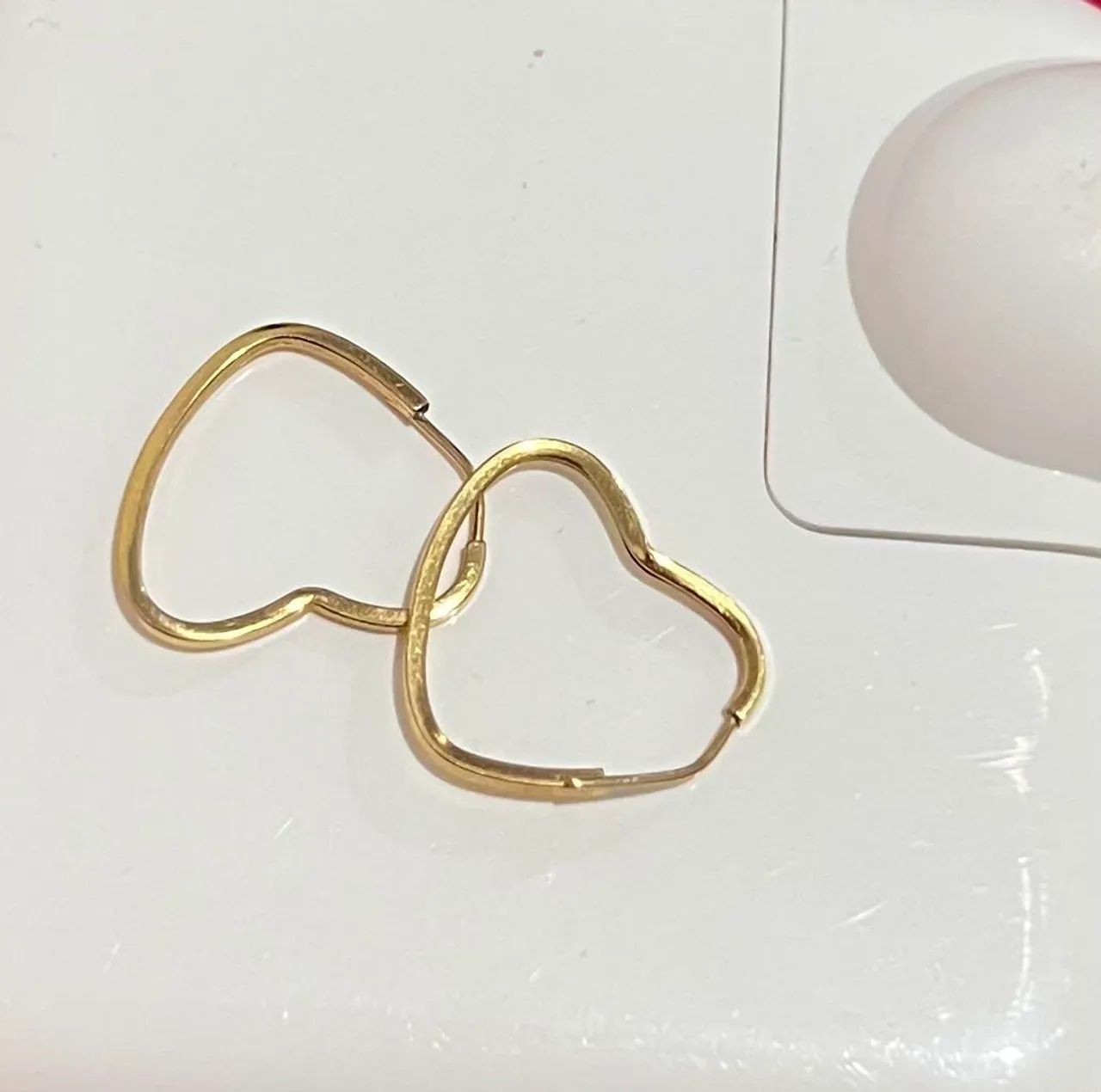 Vendo uma argola ouro, valor 350 reais