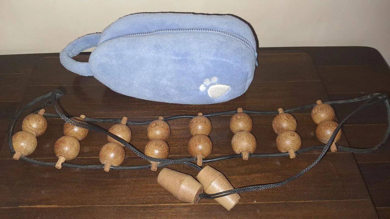 Massageador em madeira para costas , pés,  pernas