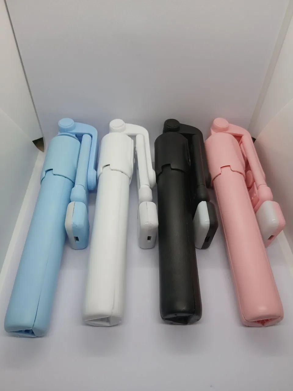 Bastão Selfie Tripé com Luz LED e Controle Bluetooth Retirar no local  - Foto 3