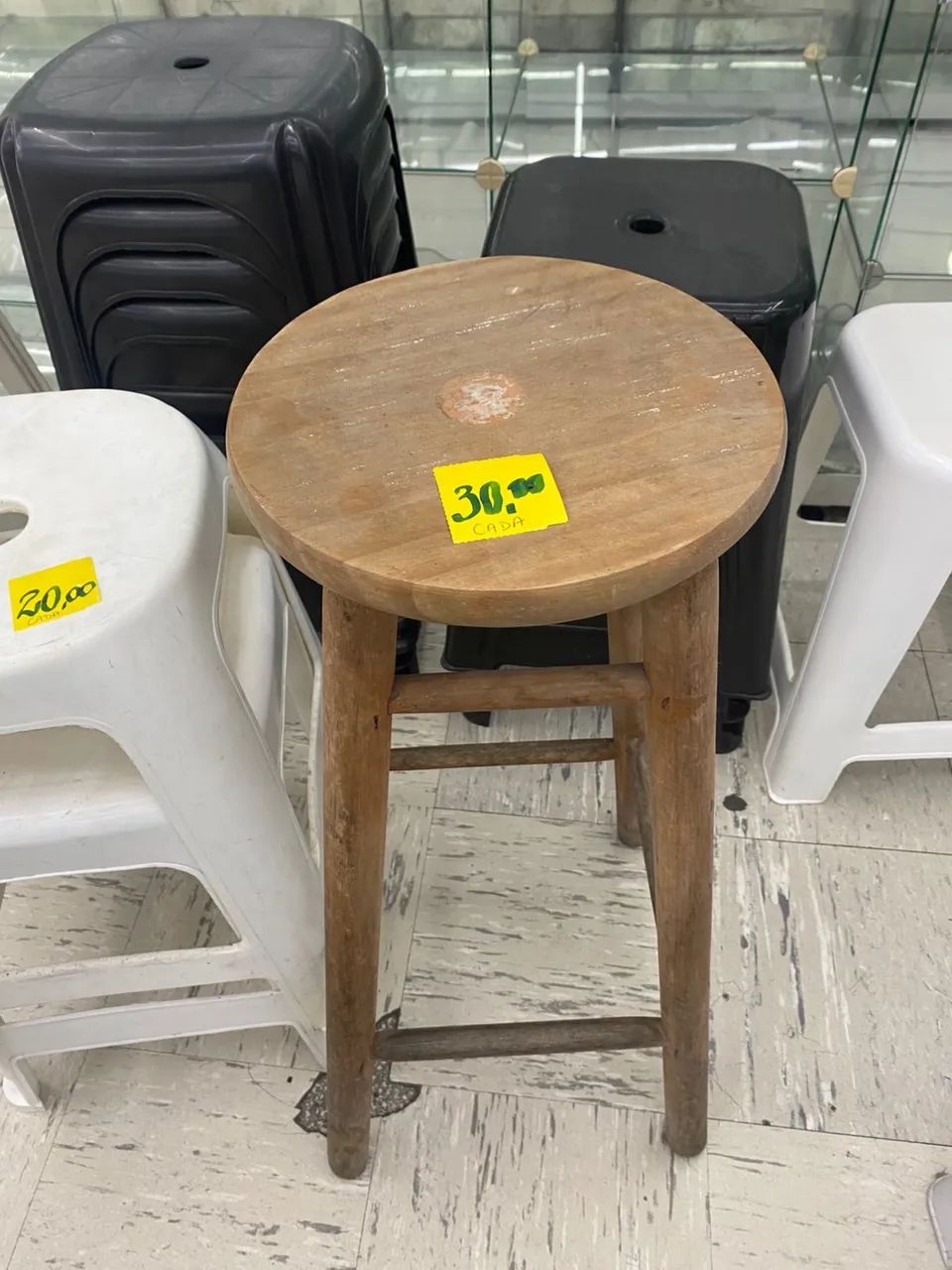 Cadeiras, bancos e poltrona  - Foto 5