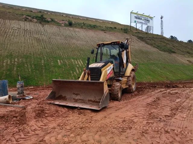 RETROESCAVADEIRA CATERPILLAR MOD. 4012-E-IDNO (2012)