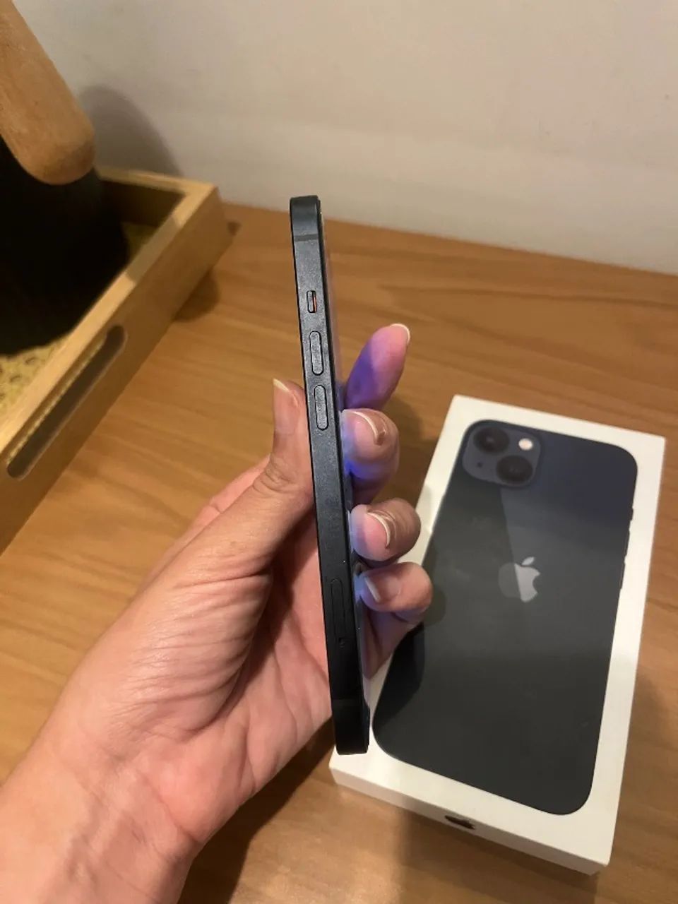 iPhone 13 - 256gb - meia noite e com caixa - Foto 2