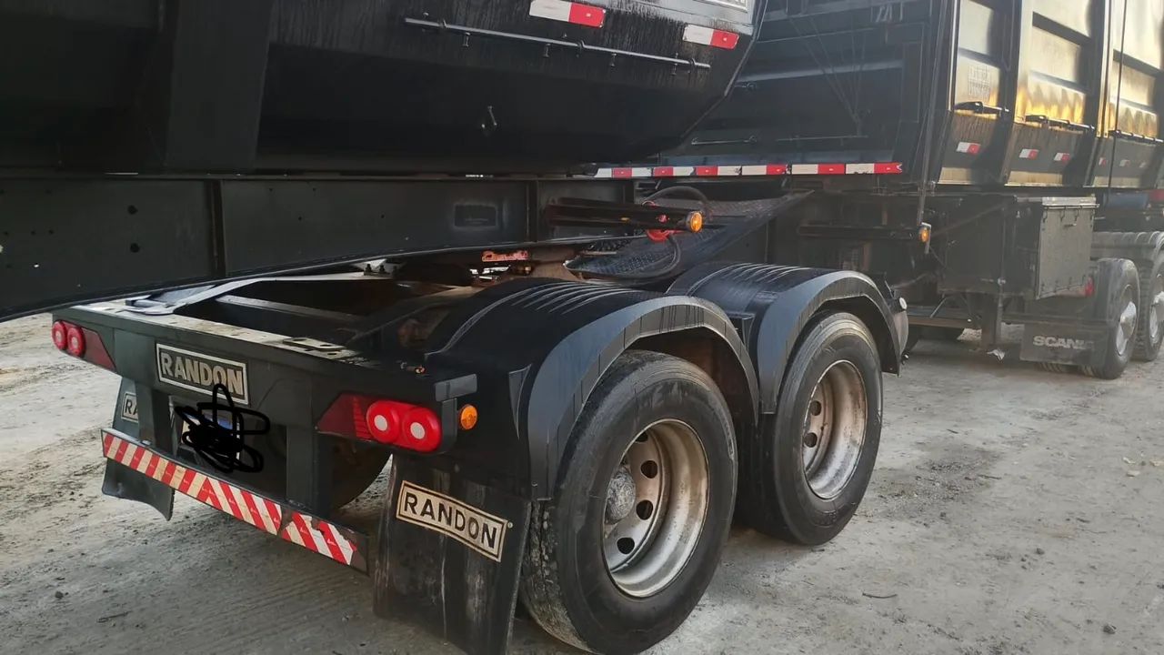 Vendo bi caçamba Randon 