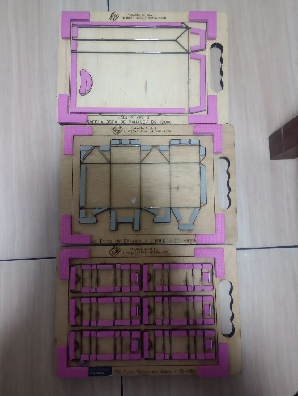 Máquina de corte e vinco com 6 facas e materiais  - Foto 2