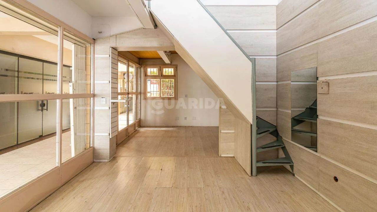 Sala comercial no bairro Petrópolis com 35m² de área útil.