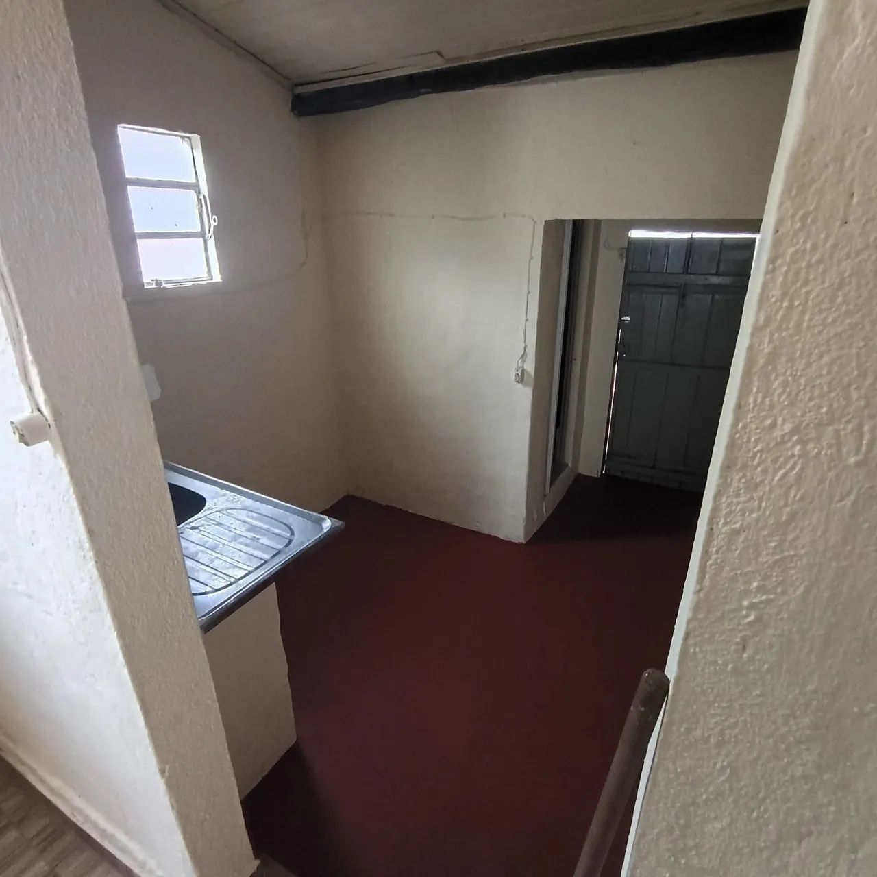 Casa em vila tranquila  com sala quarto cozinha banheiro e uma área  de serviço  - Foto 3