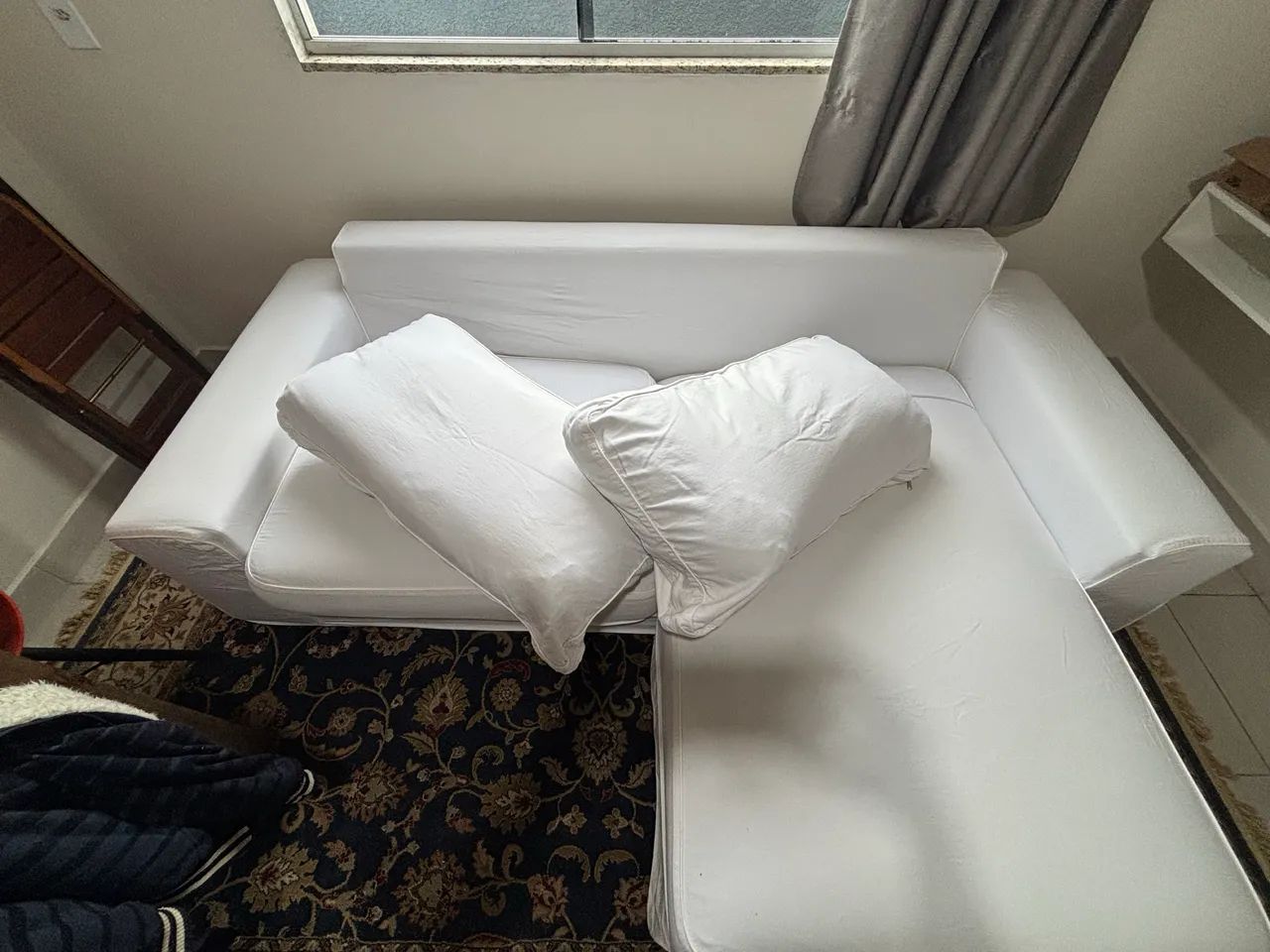 Sofá com chaise em excelente estado e capa sob medida - Foto 2
