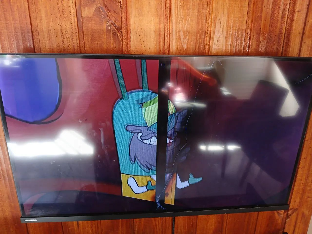 Tv Toshiba 32 - com o display quebrado 