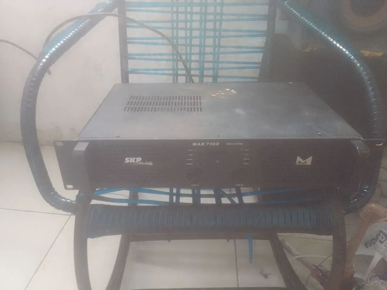 Amprificado de som so ta peganga do um lado