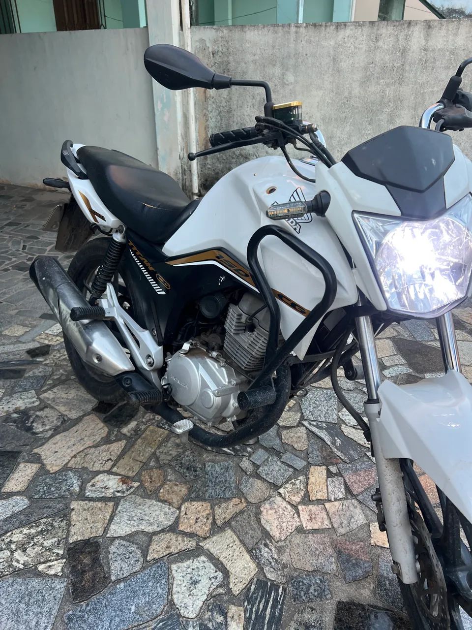 Titan 150 ESD  - Foto 2