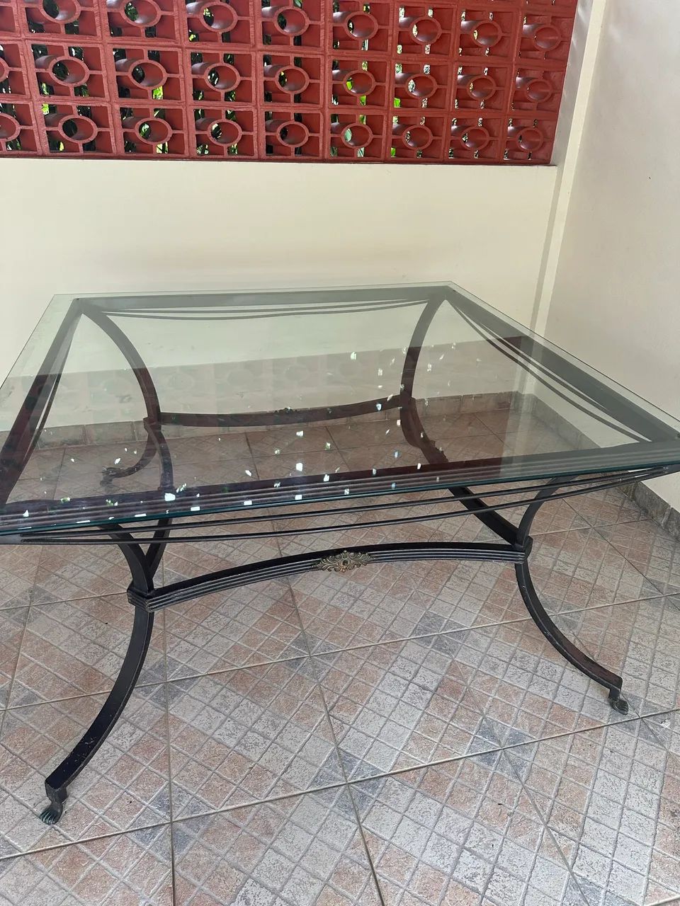 Mesa de vidro e 06 cadeira de vime - Foto 4