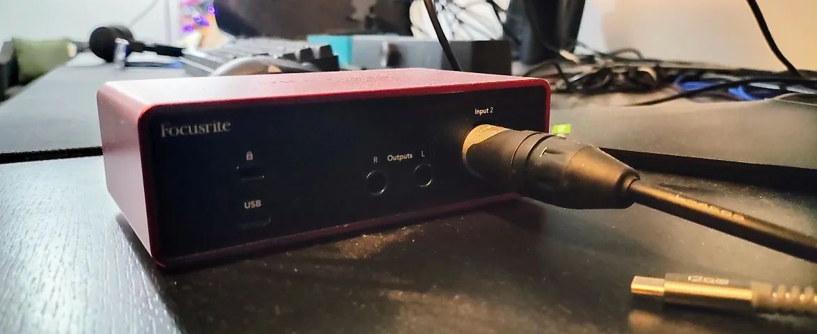 Focusrite Scarlett Solo 4ª geração com cabo XLR e Cabo USB-C como Novo - Foto 4