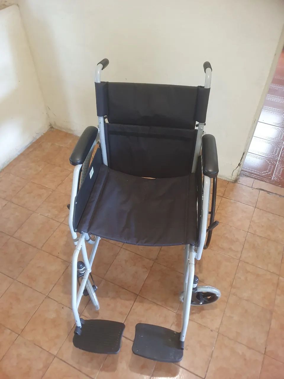 Cadeira de rodas nova  - Foto 3