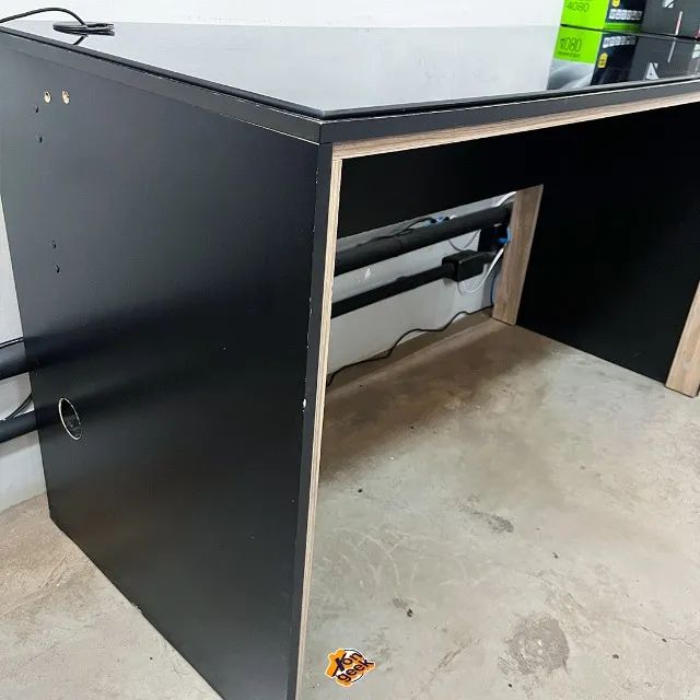Mesa de Escritório PRETA | Com Vidro | Ótimo para Lojas - Super Discretas e Compactas - Foto 2