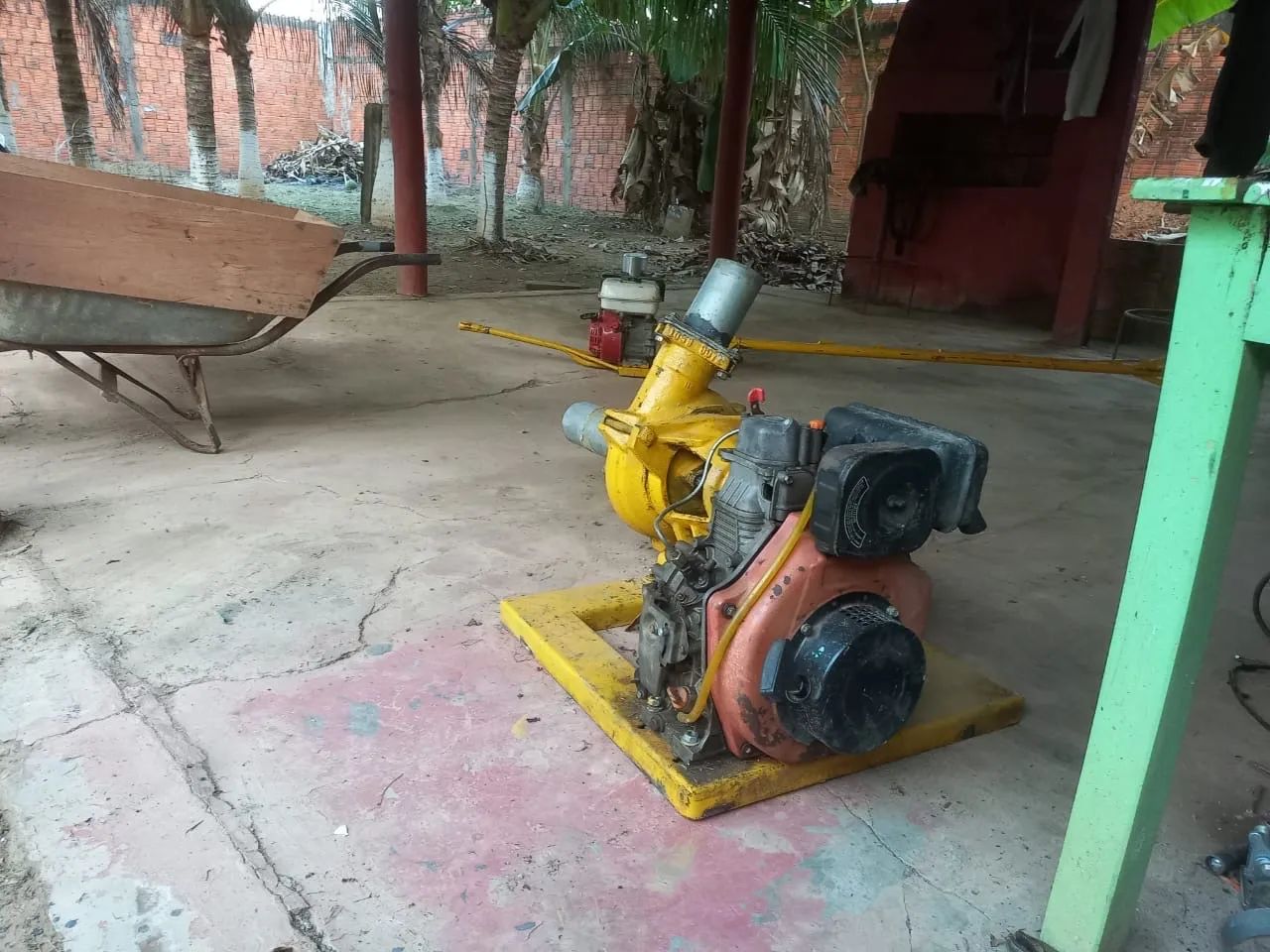Motor 7 e meio a diesel e uma bomba de 4 polegadas  - Foto 2