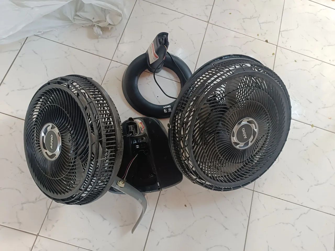 02 Ventiladores Arno com defeito 