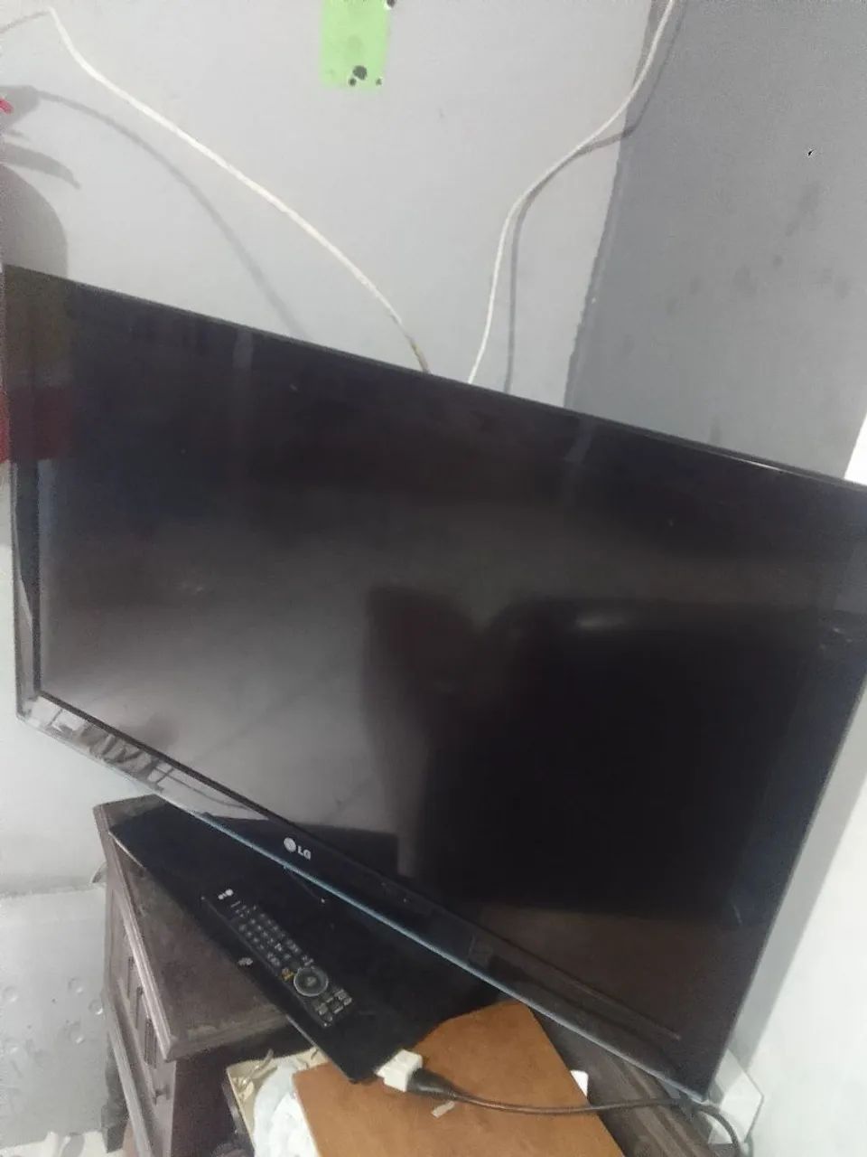 Vendo essa TV 42 polegadas bivolt funciona muito bem com controle LEDE só buscar em Canoas - Foto 3
