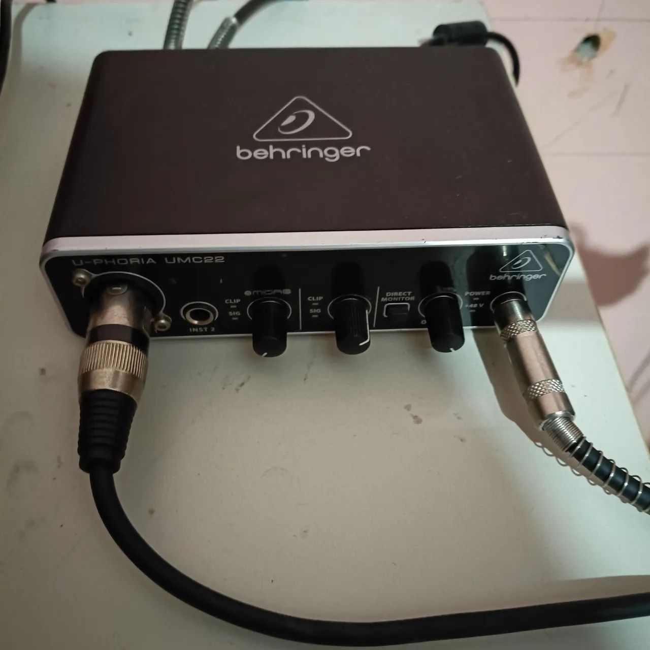 Placa de áudio Behringer + microfone 418477696059320321