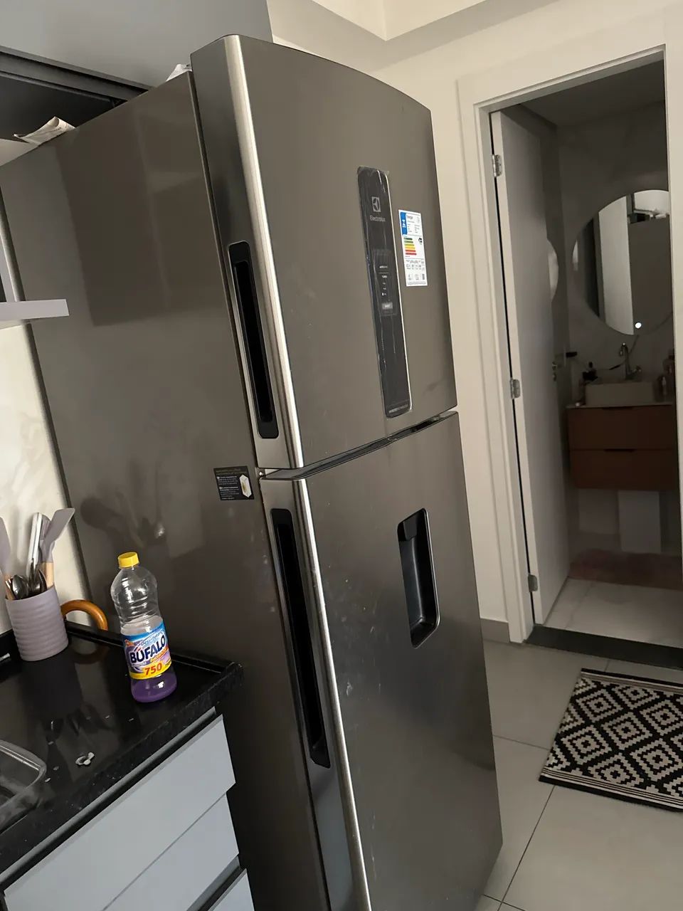 Geladeira Electrolux inox 3 meses de uso com água na porta