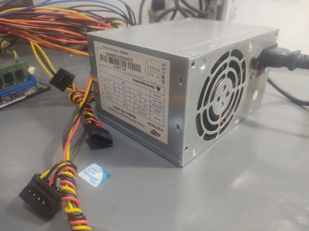 Fonte ATX pra computador.