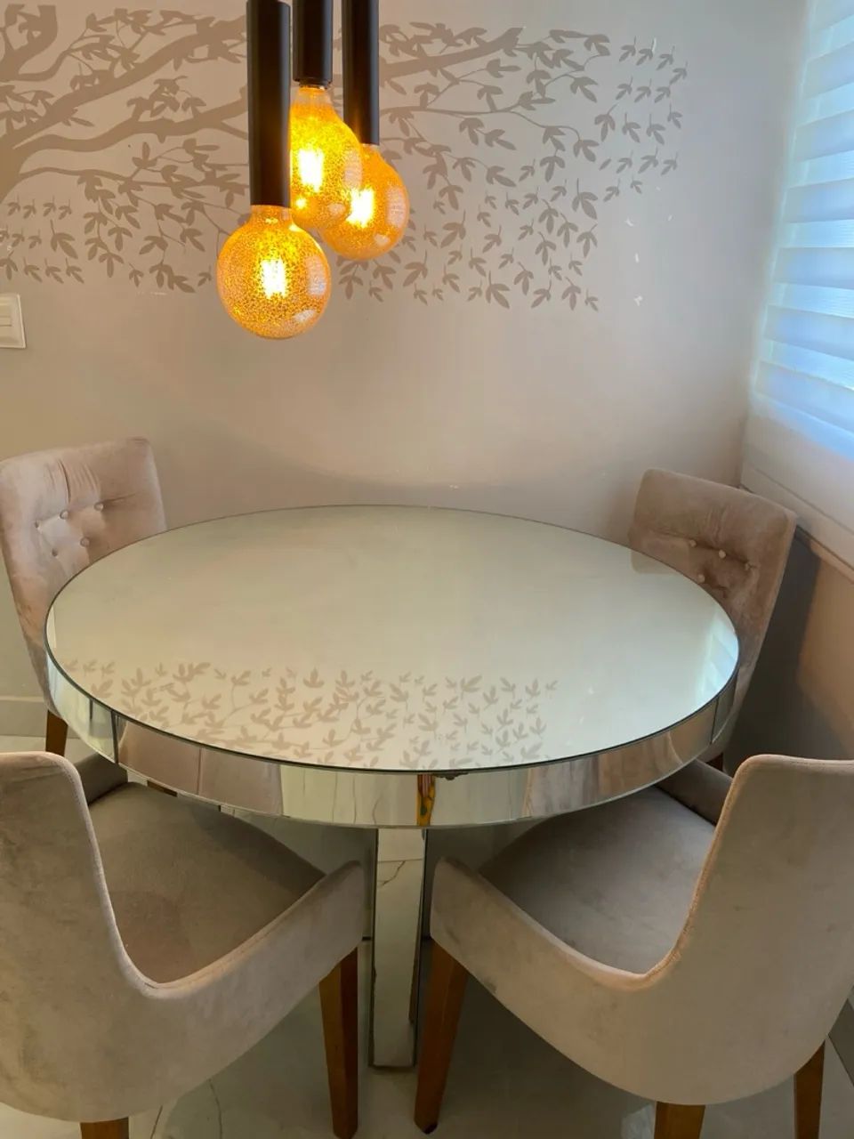 Mesa de vidro redonda com cadeiras - Foto 5