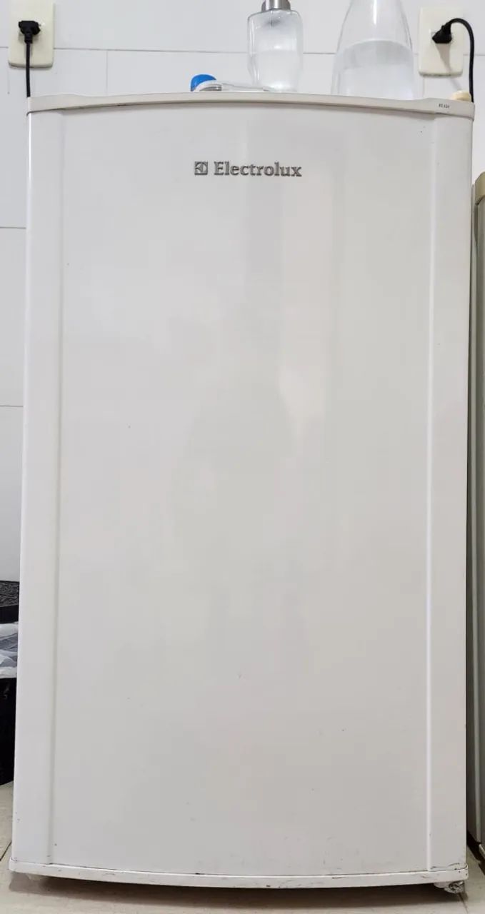 Frigobar Electrolux RE120 