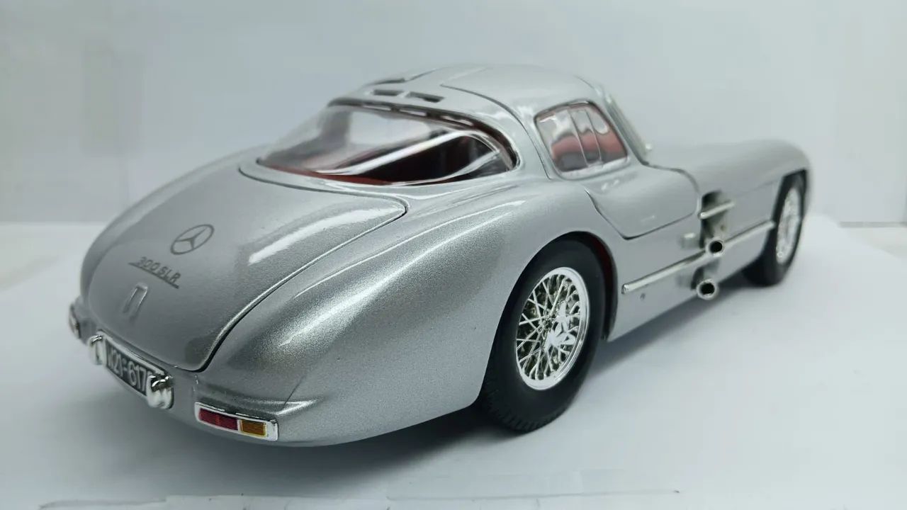 Miniatura Mercedes Benz 300 SLR Coupê 1/18 - Hobbies e coleções