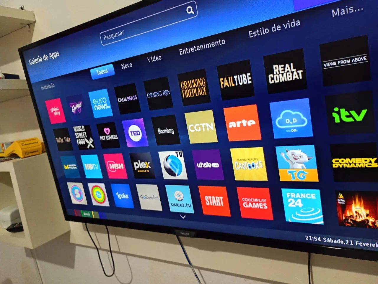 Vendo uma TV smart 43 polegadas com wi-fi Netflix YouTube e controle pe - Foto 2