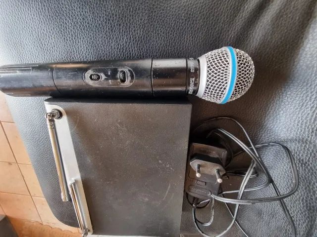 Microfone sem fio Shure Sm58 com base Shure VHF Diversity Receiver funcionando 100% - Foto 4