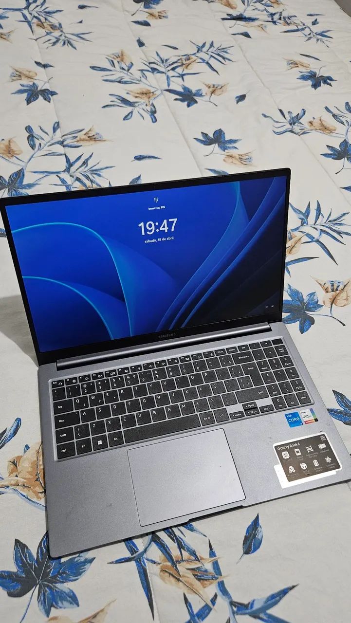Notebook Samsung Book 4