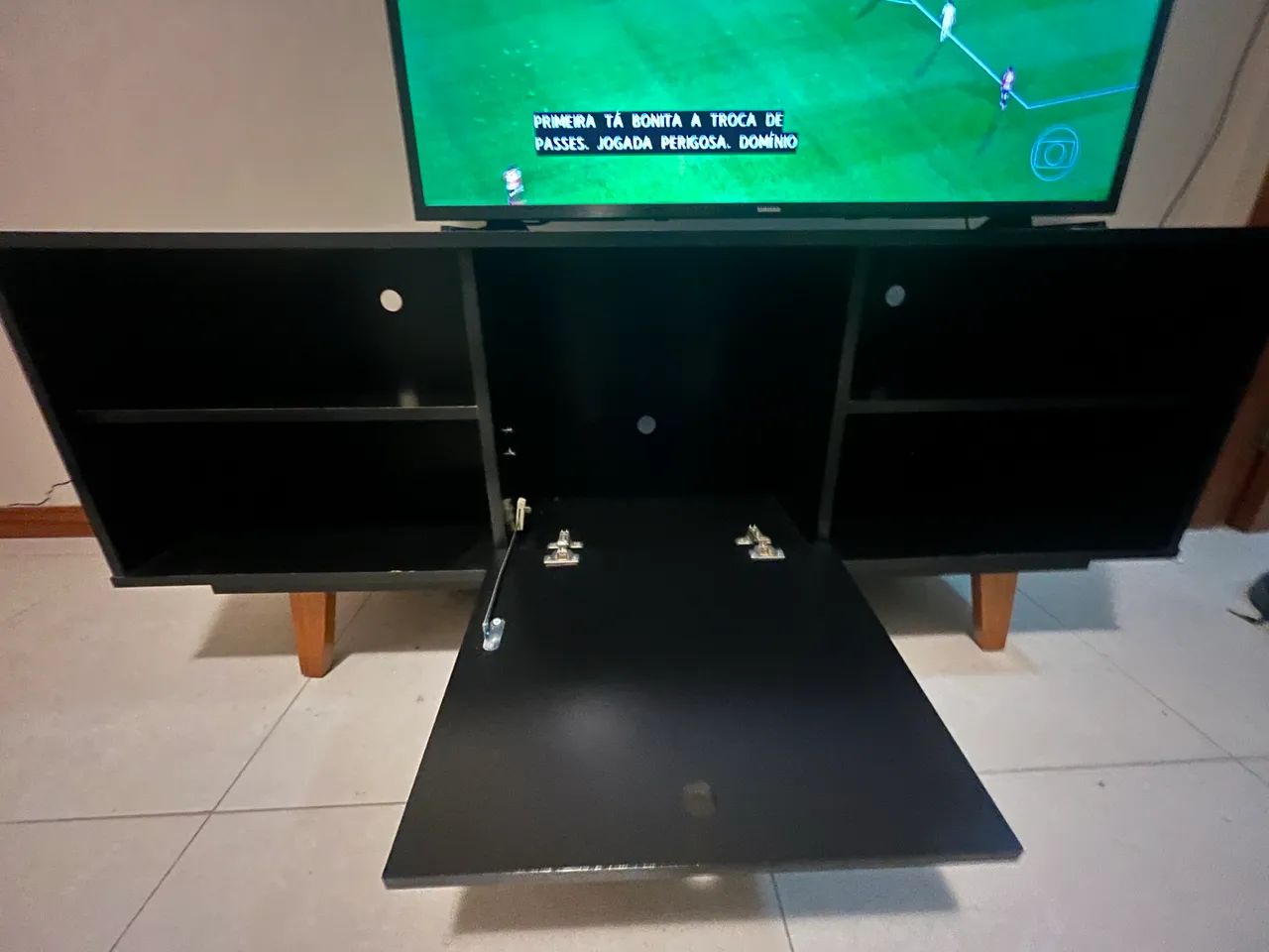 Rack: medidas comprimento de 1,36 m, largura de 40 cm e altura de 59 cm. - Foto 5