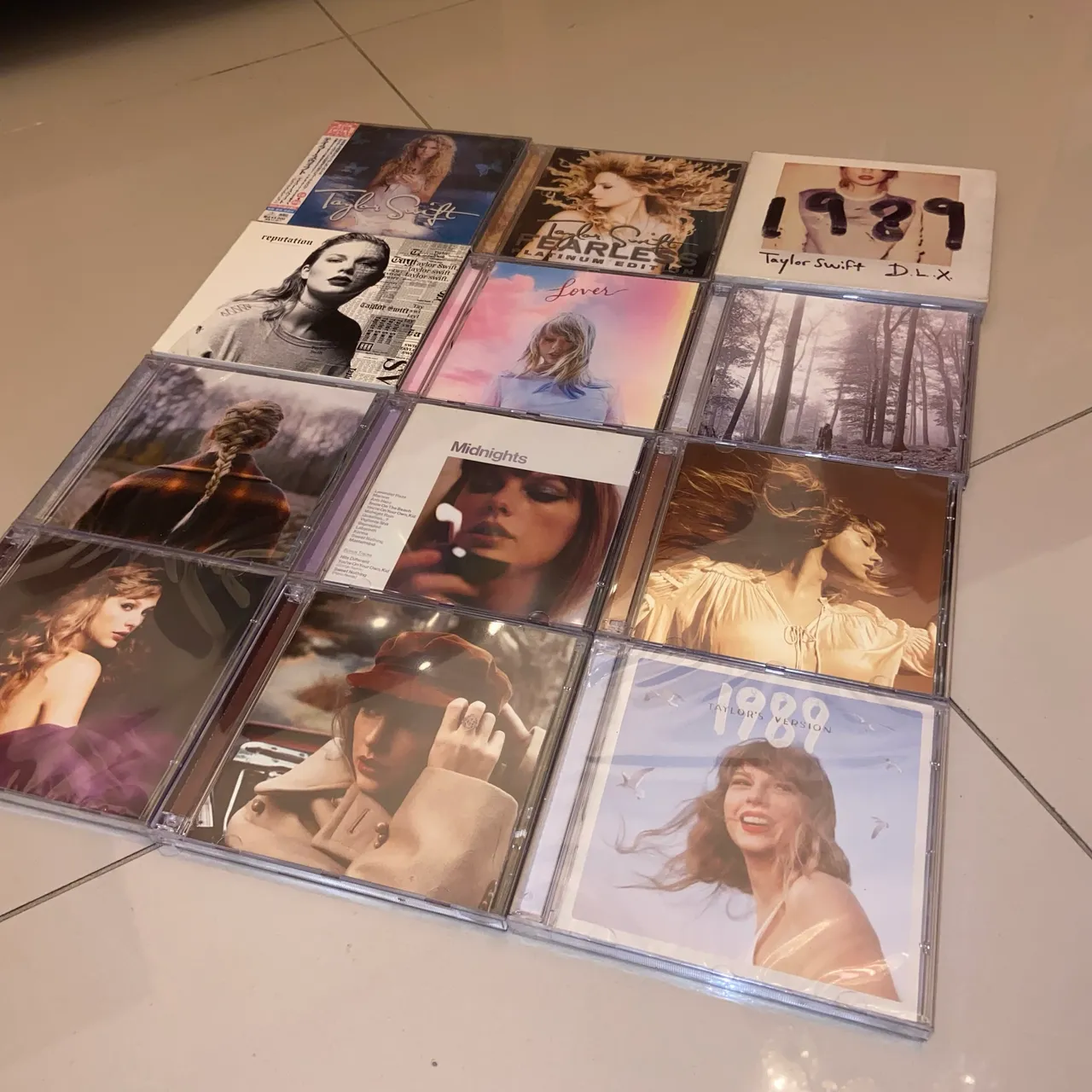 Taylor Swift X-posed The Interview - CDs, DVDs etc - Campo do