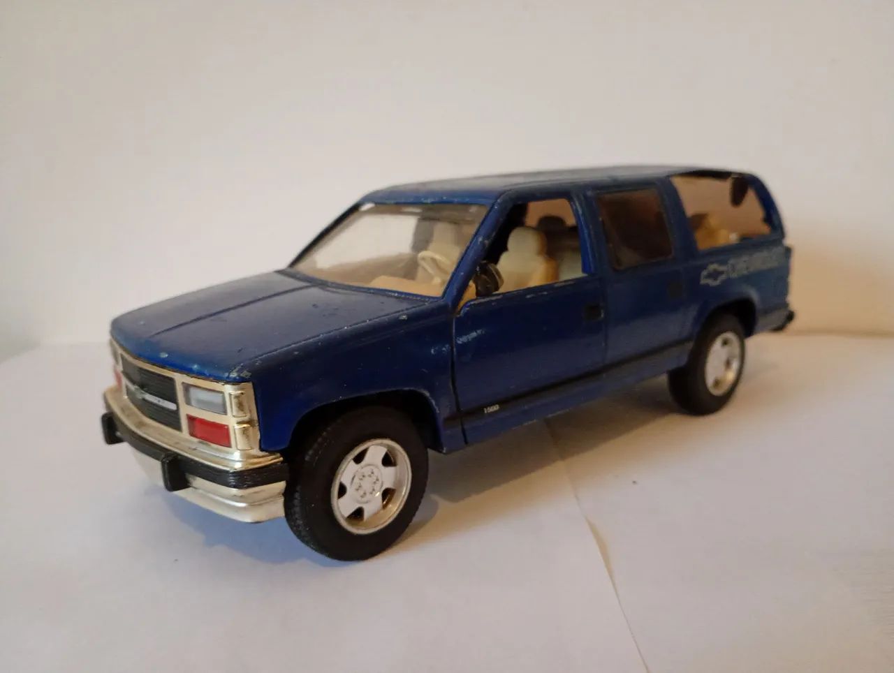 Sunnyside - Sucata Miniatura Chevrolet Suburban 