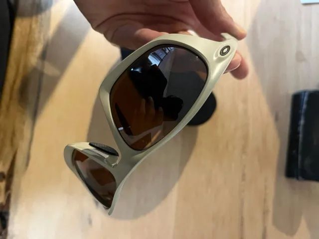 Oculos de sol Oakley Lateralis Bege - Foto 2