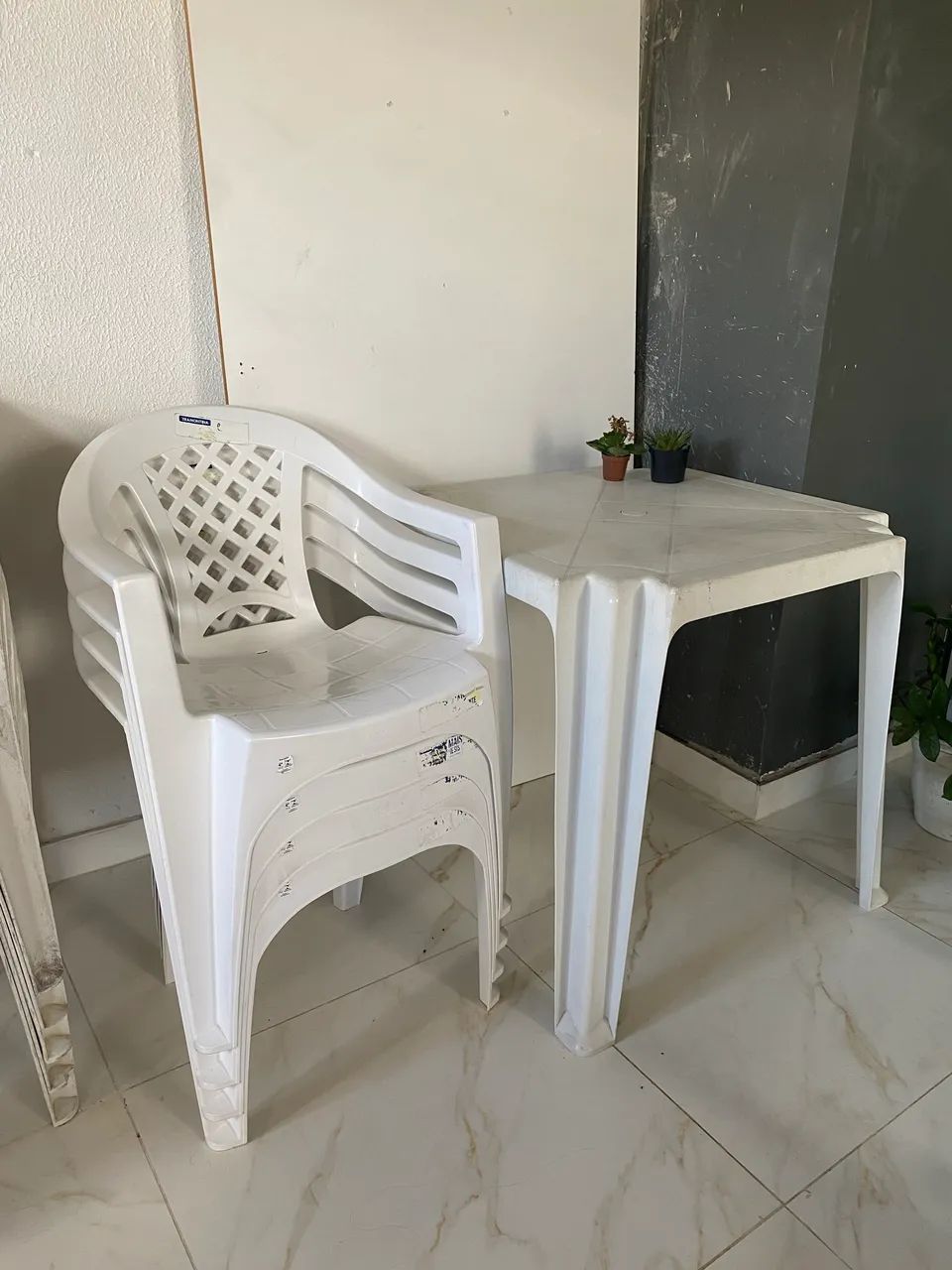 Mesa e 4 cadeiras 